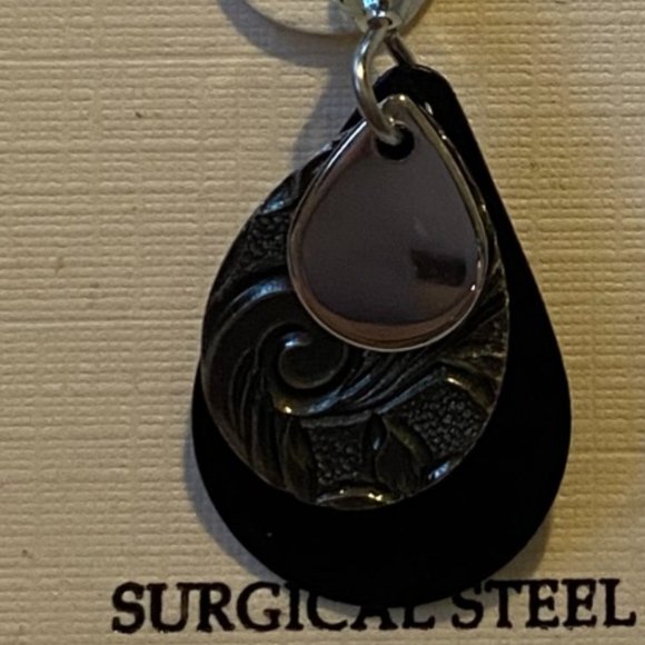 Silver Forest Handcrafted Black Dangle Earrings - Picture 2 of 8